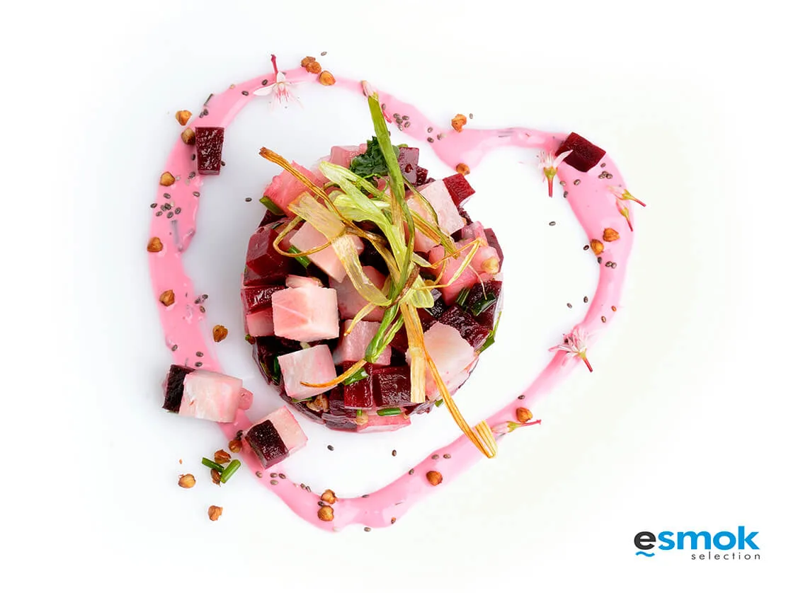 Tartar de pez espada con remolacha y feta