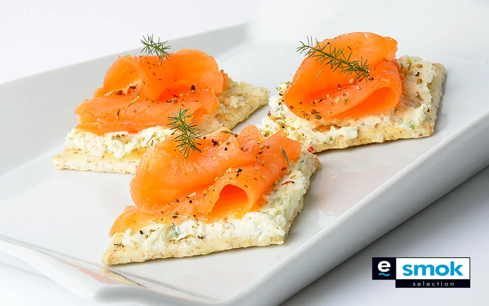 Canapés de salmón ahumado y mousse de queso