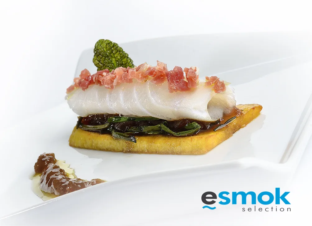 Bacalao Naturae con jamón y cebolla caramelizada