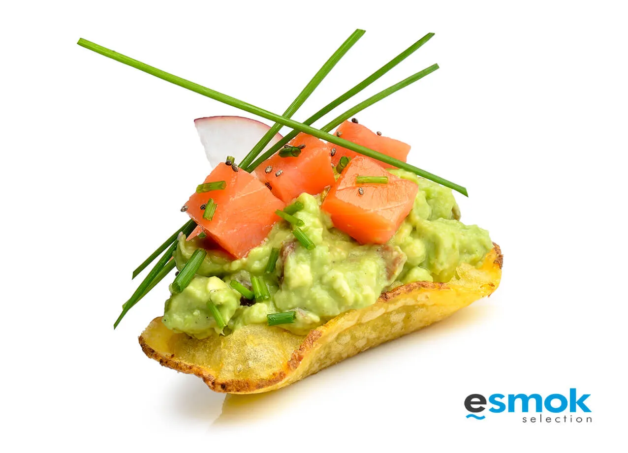 Bocados de guacamole con tartar de salmón
